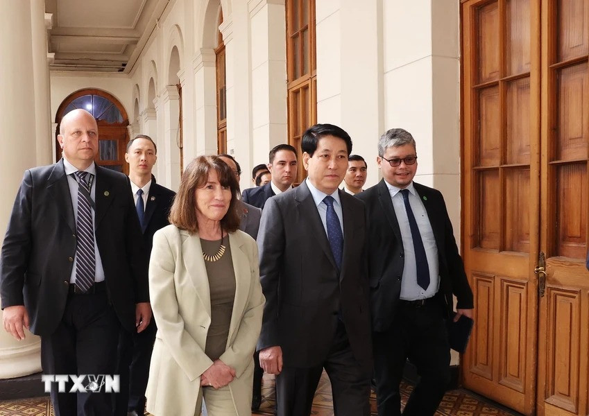 Chủ tịch nước Lương Cường thăm Đại học Chile. (Ảnh: Lâm Khánh/TTXVN)