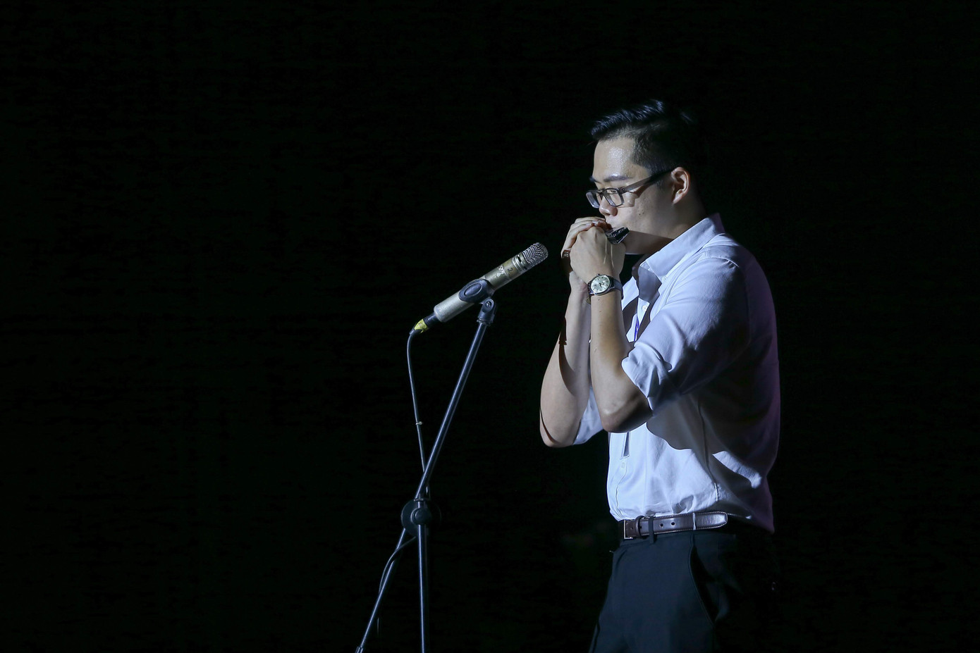 Giảng viên Luật tỏa sáng trong đêm thi tài năng tiếng Anh ảnh 4