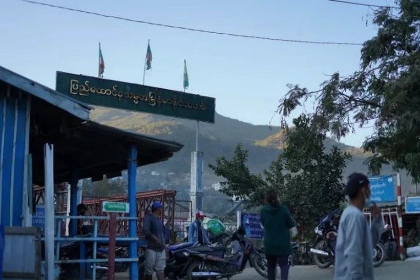 Đồn biên phòng ở biên giới Ấn Độ và Myanmar gần Zokhawthar ở Mizoram, Ấn Độ. (Ảnh: Al Jazeera) Đồn biên phòng ở biên giới Ấn Độ và Myanmar gần Zokhawthar ở Mizoram, Ấn Độ. (Ảnh: Al Jazeera)