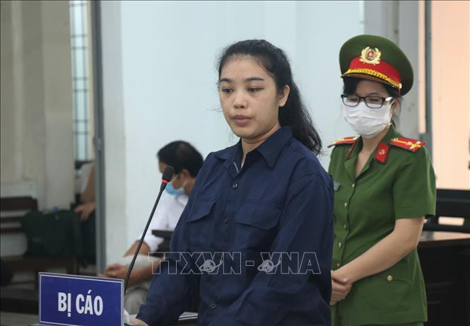 Bị cáo Ngô Thị Hà Phương tại phiên tòa.