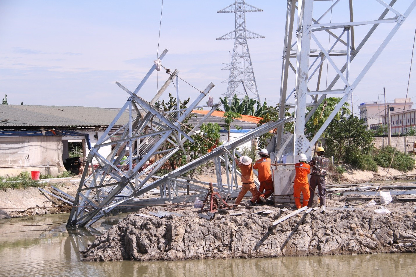 Kéo cánh tay xà lên cao bằng phương pháp thủ công
