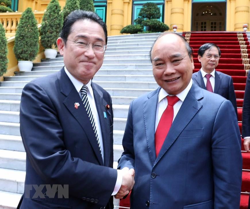 Chủ tịch nước Nguyễn Xuân Phúc và Thủ tướng Nhật Bản Kishida Fumio sau khi kết thúc buổi tiếp. (Ảnh: Thống Nhất/TTXVN)