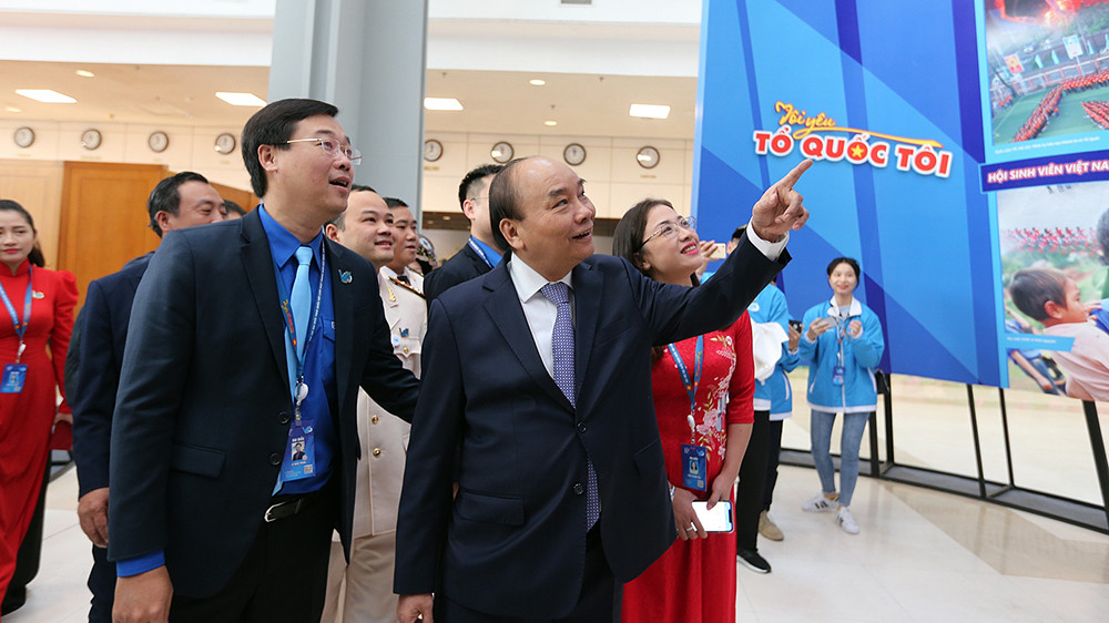 Thủ tướng Nguyễn Xuân Phúc ấn tượng với triển lãm ‘Tôi yêu Tổ quốc tôi’ ảnh 4