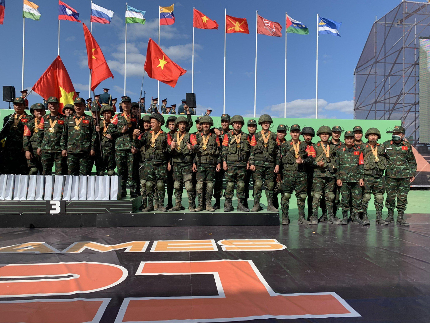 Đội tuyển Công binh QĐND Việt Nam trên bục trao Huy chương Đồng. Ảnh: QĐND Việt Nam Đội tuyển Công binh QĐND Việt Nam trên bục trao Huy chương Đồng. Ảnh: QĐND Việt Nam