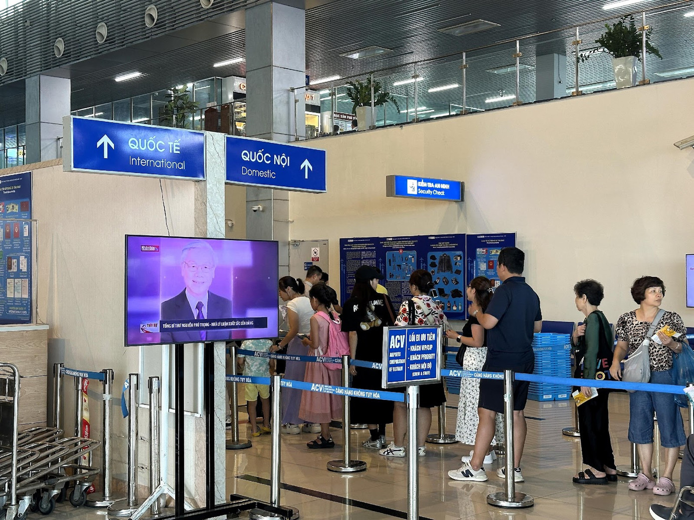 Hình ảnh, phim tư liệu về Tổng Bí thư Nguyễn Phú Trọng được trình chiếu tại các cảng hàng không. Ảnh: VGP.