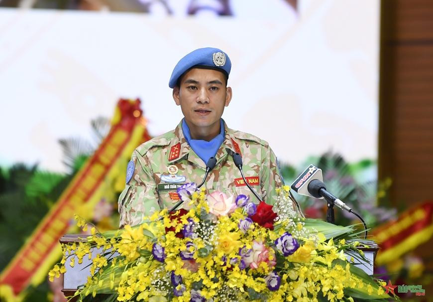 Đại úy Ngô Xuân Tùng, Phó bí thư Đoàn cơ sở Cục Gìn giữ hòa bình Việt Nam phát biểu tham luận tại đại hội. Đại úy Ngô Xuân Tùng, Phó bí thư Đoàn cơ sở Cục Gìn giữ hòa bình Việt Nam phát biểu tham luận tại đại hội.