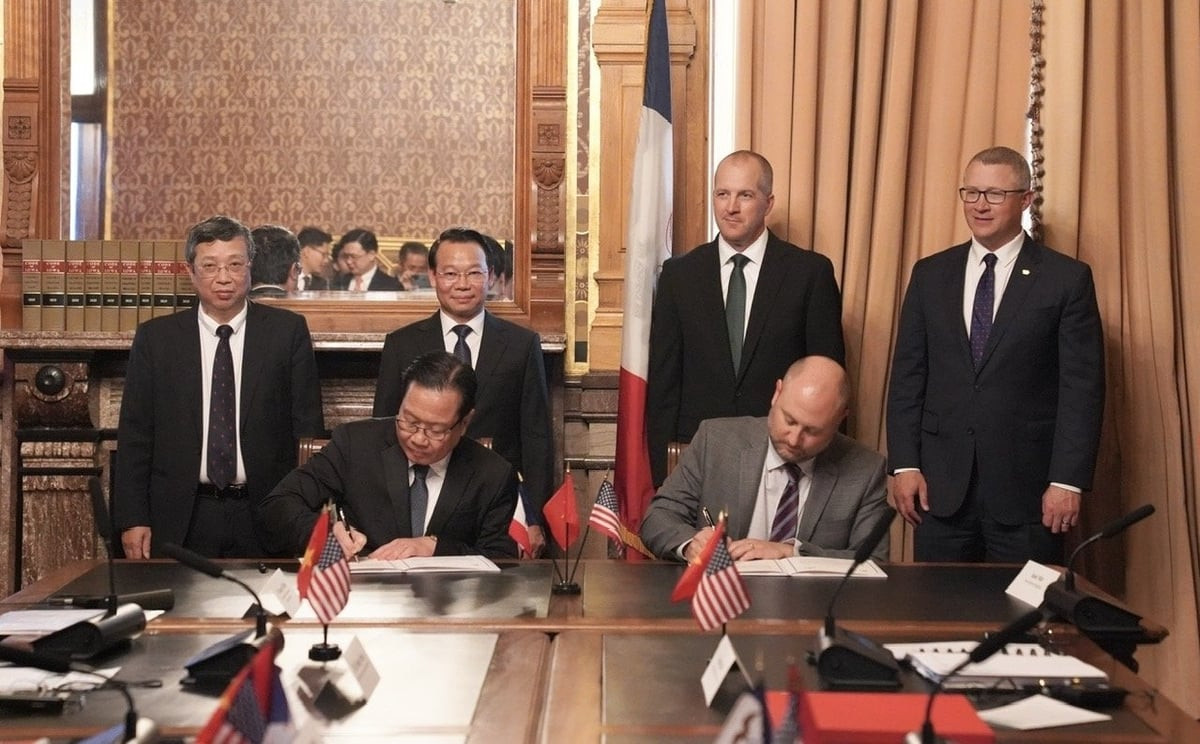 Lãnh đạo Bộ NN&MT Việt Nam và Bộ Nông nghiệp bang Iowa chứng kiến lễ ký kết bản ghi nhớ hợp tác thương mại nông lâm thủy sản. Ảnh: Đoàn đàm phán. Lãnh đạo Bộ NN&MT Việt Nam và Bộ Nông nghiệp bang Iowa chứng kiến lễ ký kết bản ghi nhớ hợp tác thương mại nông lâm thủy sản. Ảnh: Đoàn đàm phán.
