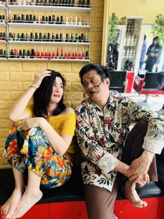 Cậu Vượng (Bá Anh đóng) có chuyện tình dễ thương với Mộng Mơ - cô chủ của tiệm massage gần nhà.