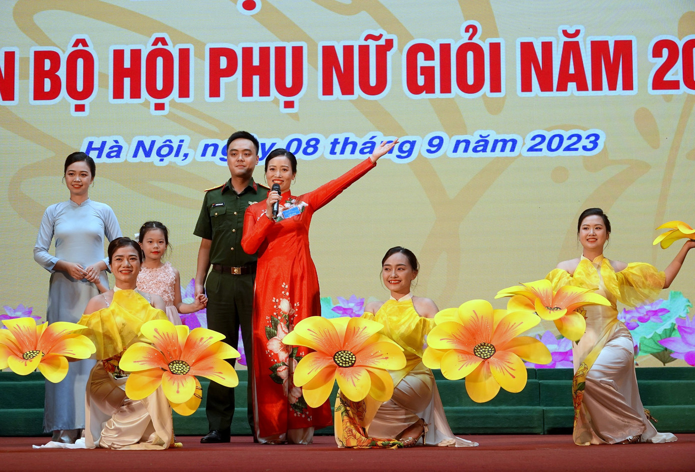 Các phần thi đã thể hiện rõ nét tài năng, sự sáng tạo và nét duyên dáng của những bóng hồng ở Học viện Quân y. Ảnh: Nguyễn Minh