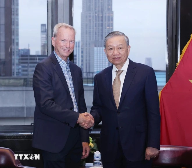 Tổng Bí thư, Chủ tịch nước Tô Lâm tiếp ông Eric Schmidt, nguyên Chủ tịch, Tổng Giám đốc Tập đoàn Google. (Ảnh: Lâm Khánh/TTXVN) Tổng Bí thư, Chủ tịch nước Tô Lâm tiếp ông Eric Schmidt, nguyên Chủ tịch, Tổng Giám đốc Tập đoàn Google. (Ảnh: Lâm Khánh/TTXVN)