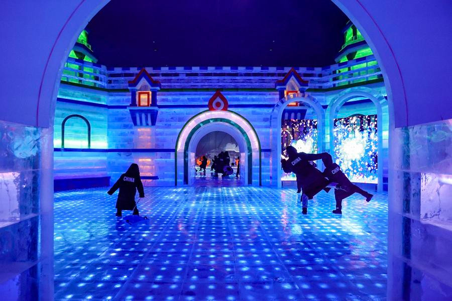 Công viên là một phần của "Thế giới Băng tuyết Cáp Nhĩ Tân" - một công viên giải trí băng tuyết ngoài trời có diện tích 810.000 m2, khiến thành phố Cáp Nhĩ Tân trở thành một địa điểm du lịch và nghỉ dưỡng quanh năm. Ảnh: Xinhua. Công viên là một phần của "Thế giới Băng tuyết Cáp Nhĩ Tân" - một công viên giải trí băng tuyết ngoài trời có diện tích 810.000 m2, khiến thành phố Cáp Nhĩ Tân trở thành một địa điểm du lịch và nghỉ dưỡng quanh năm. Ảnh: Xinhua.