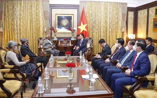 Chủ tịch Quốc hội Vương Đình Huệ tiếp Tổng Bí thư Đảng Cộng sản Ấn Độ D. Raja. (Ảnh: Doãn Tấn/TTXVN) Chủ tịch Quốc hội Vương Đình Huệ tiếp Tổng Bí thư Đảng Cộng sản Ấn Độ D. Raja. (Ảnh: Doãn Tấn/TTXVN)