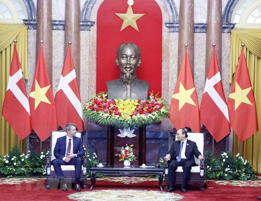 Sáng 1/11, tại Phủ Chủ tịch, Chủ tịch nước Nguyễn Xuân Phúc tiếp Thái tử kế vị Đan Mạch Frederik và Công nương Mary Elizabeth đang thăm chính thức Việt Nam. (Ảnh: Thống Nhất/TTXVN) Sáng 1/11, tại Phủ Chủ tịch, Chủ tịch nước Nguyễn Xuân Phúc tiếp Thái tử kế vị Đan Mạch Frederik và Công nương Mary Elizabeth đang thăm chính thức Việt Nam. (Ảnh: Thống Nhất/TTXVN)