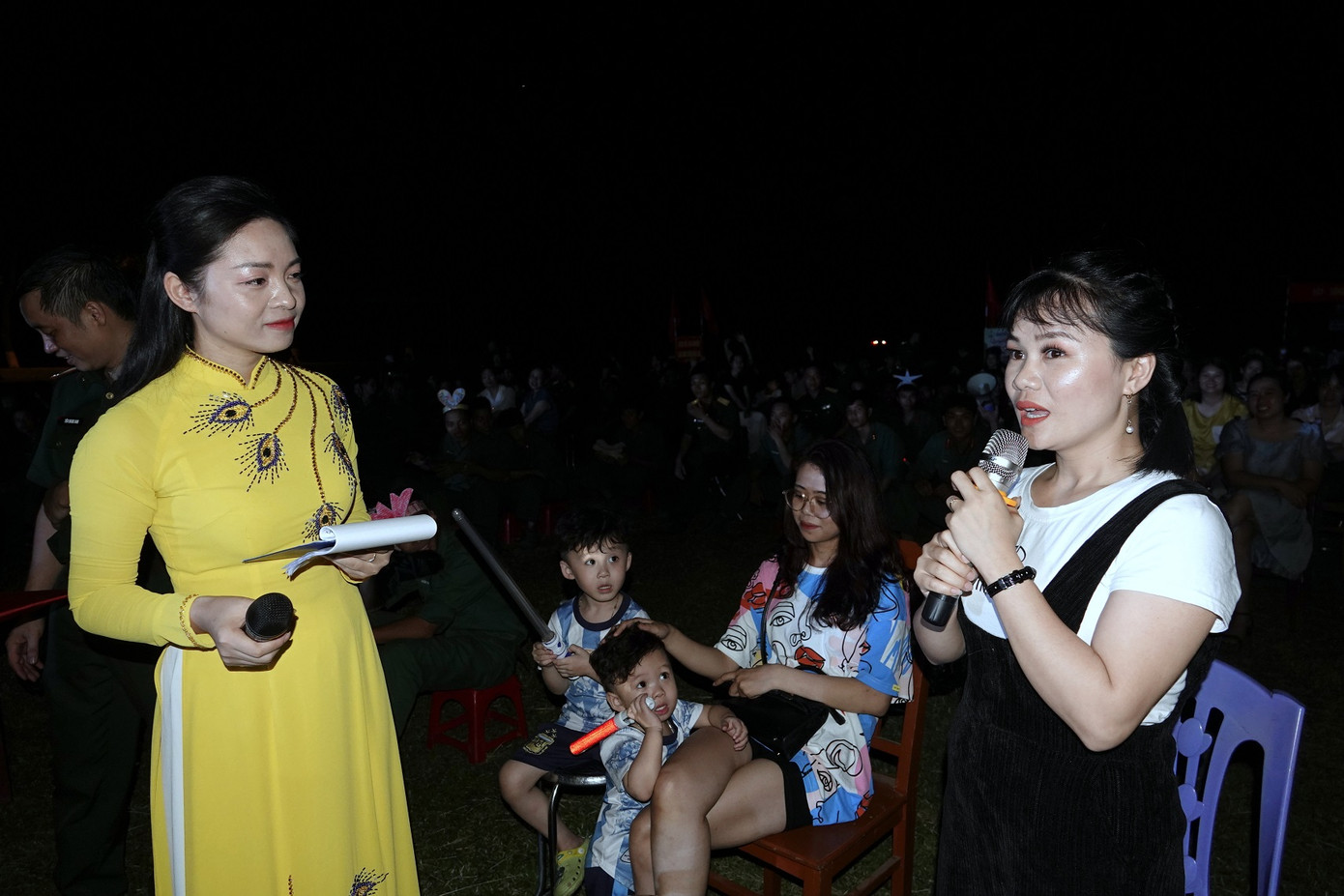 Tại hội thi, phần thi dành cho khán giả được đoàn viên thanh niên Lữ đoàn 454 và các đơn vị kết nghĩa sôi nổi hưởng ứng. Tại hội thi, phần thi dành cho khán giả được đoàn viên thanh niên Lữ đoàn 454 và các đơn vị kết nghĩa sôi nổi hưởng ứng.