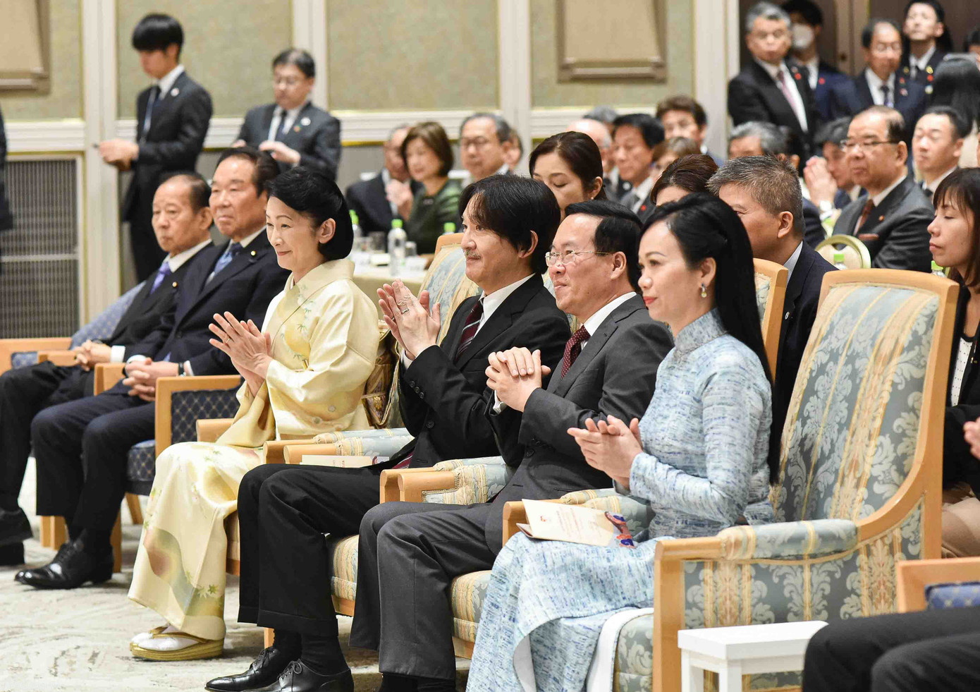 Chủ tịch nước Võ Văn Thưởng và Phu nhân Phan Thị Thanh Tâm cùng Hoàng thái tử Nhật Bản Akishino cùng Công nương Kiko tham dự lễ kỷ niệm. Chủ tịch nước Võ Văn Thưởng và Phu nhân Phan Thị Thanh Tâm cùng Hoàng thái tử Nhật Bản Akishino cùng Công nương Kiko tham dự lễ kỷ niệm.