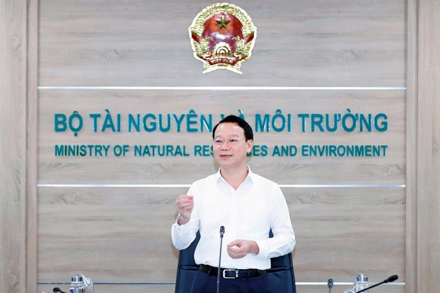 Bộ trưởng Đỗ Đức Duy: "Đề nghị cơ quan soạn thảo cần tham khảo, dựa trên các quy chuẩn, tiêu chuẩn trong nước, quốc tế để đảm bảo thống nhất về các pháp luật đầu tư đối với tiêu chí môi trường với dự án đầu tư được cấp tín dụng xanh, phát hành trái phiếu xanh".