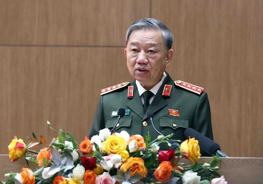 Đại tướng Tô Lâm, Ủy viên Bộ Chính trị, Bí thư Đảng ủy Công an Trung ương, Bộ trưởng Bộ Công an phát biểu khai mạc hội nghị. (Ảnh: Phạm Kiên/TTXVN)