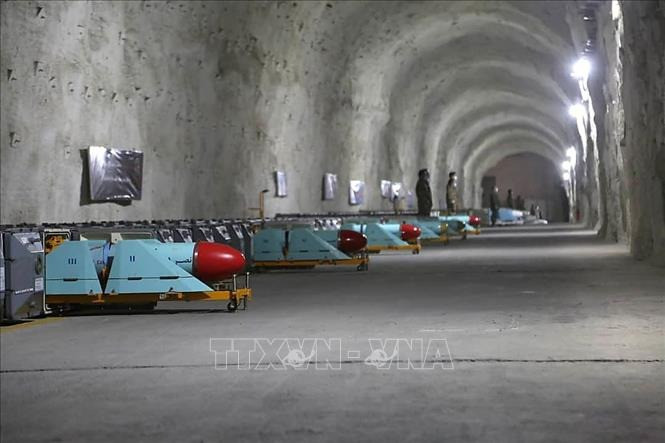 Tên lửa được trưng bày bên trong căn cứ tên lửa dưới lòng đất của Iran ở vùng Vịnh. Ảnh tư liệu: TTXVN Tên lửa được trưng bày bên trong căn cứ tên lửa dưới lòng đất của Iran ở vùng Vịnh. Ảnh tư liệu: TTXVN