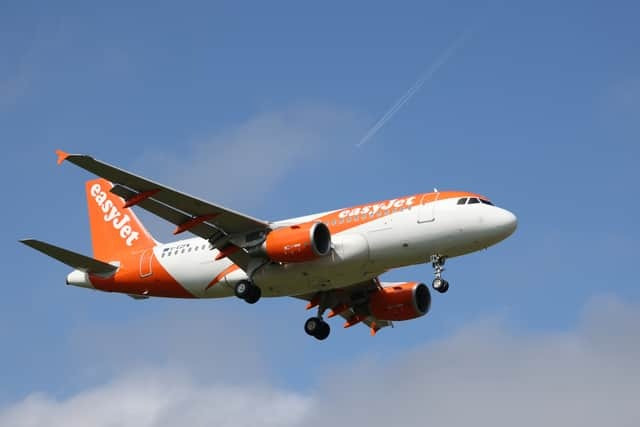 Một nhóm người Anh đã bị đuổi khỏi chuyến bay easyJet từ Sân bay Luton đến Tenerife sau khi bị cáo buộc lạm dụng tiếp viên hàng không trong lúc say rượu. (Ảnh: Getty Images). Một nhóm người Anh đã bị đuổi khỏi chuyến bay easyJet từ Sân bay Luton đến Tenerife sau khi bị cáo buộc lạm dụng tiếp viên hàng không trong lúc say rượu. (Ảnh: Getty Images).