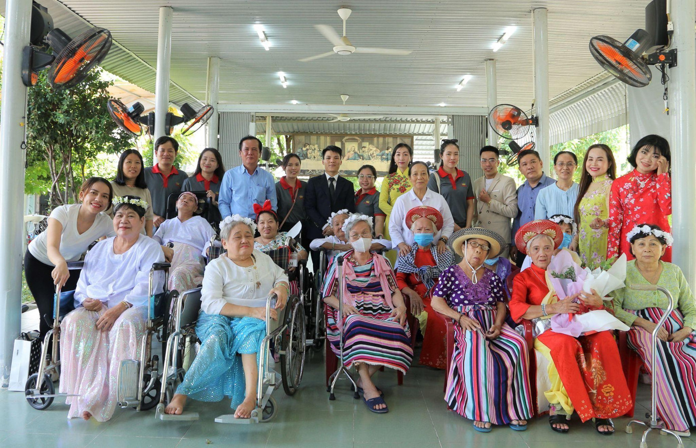 Chuyến ghé thăm các cụ già neo đơn tại viện dưỡng lão Vinh Sơn vào ngày 13/08