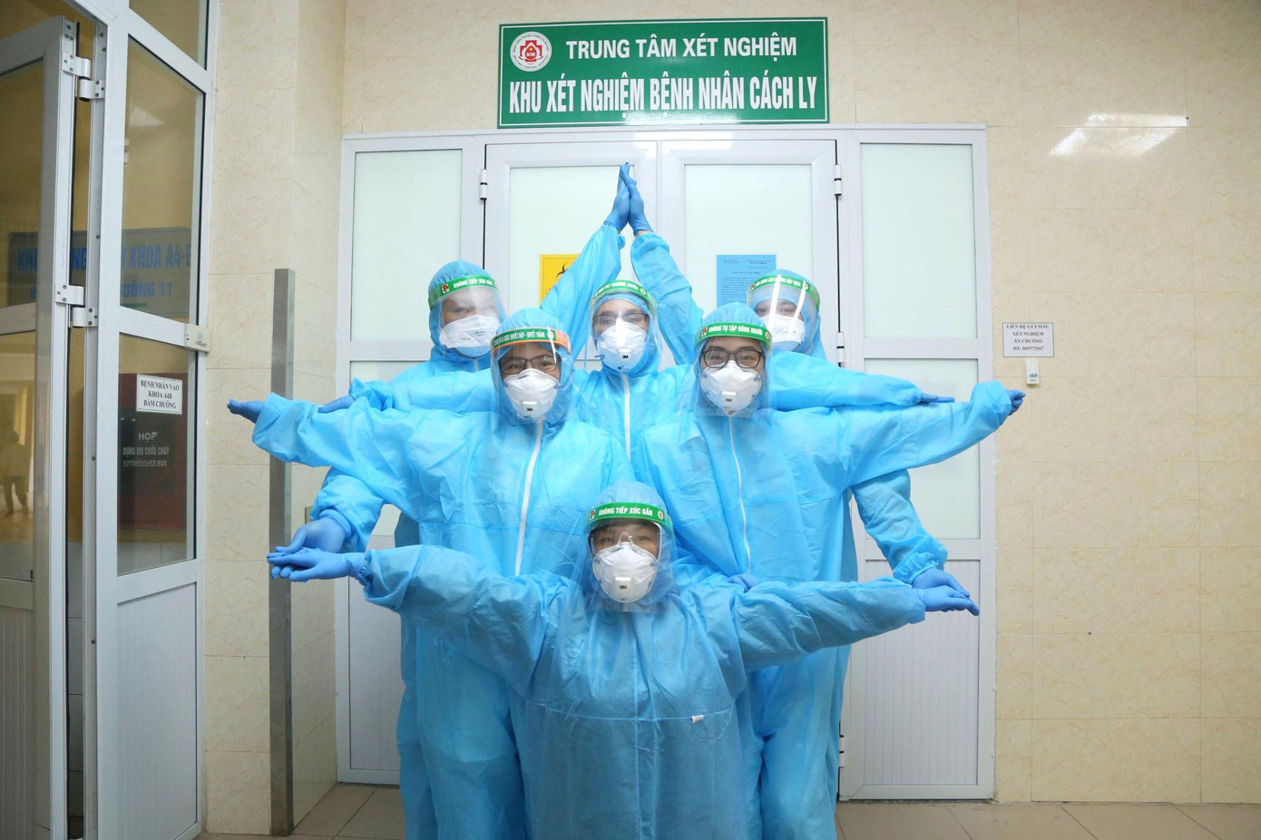 Tuổi trẻ bệnh viện thể hiện tinh thần quyết tâm trong phòng chống đại dịch COVID-19. Ảnh: PV Tuổi trẻ bệnh viện thể hiện tinh thần quyết tâm trong phòng chống đại dịch COVID-19. Ảnh: PV