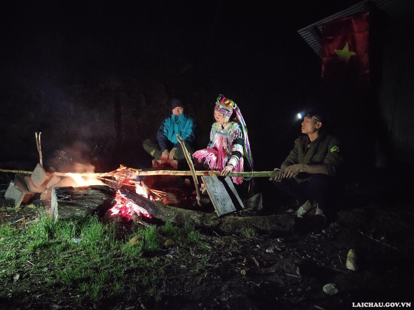 Cảm nhận sự thú vị bên bếp lửa với những poster bản địa duyên dáng.