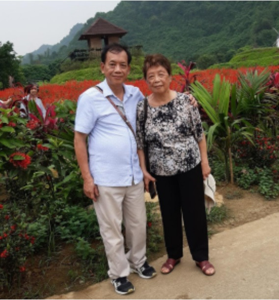 Bà Đỗ Hồng Phấn và anh Nguyễn Chí Công, con trai ông Nguyễn Khánh, tháng 4/2024. Bà Đỗ Hồng Phấn và anh Nguyễn Chí Công, con trai ông Nguyễn Khánh, tháng 4/2024.