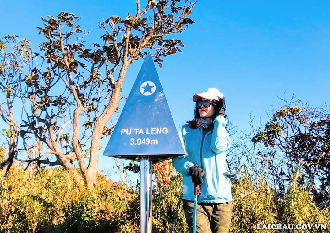 Đỉnh Pu Ta Leng ở độ cao 3.049m thuộc địa phận xã Tả Lèng, huyện Tam Đường, được mệnh danh là "nóc nhà thứ hai của Đông Dương" và dân trekking bình chọn là đỉnh núi đẹp nhất. (Ảnh: Thu Hoài).