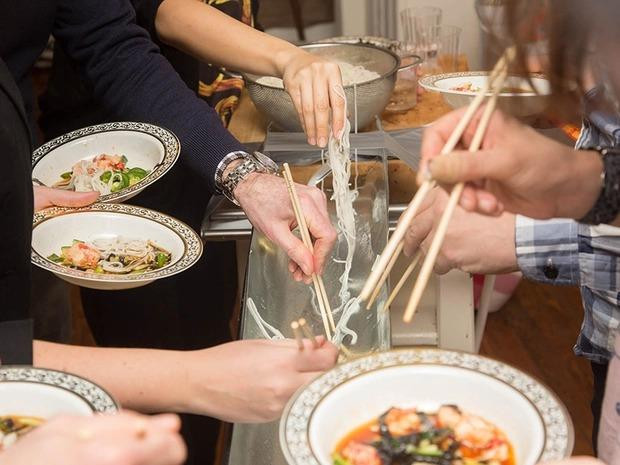 Nagashi-somen là tên gọi của món mì “lạc trôi” độc đáo của người Nhật. Trong tiếng Nhật, “nagashi” tức là “dòng chảy”, somen là tên một loại mì sợi. Nagashi-somen là tên gọi của món mì “lạc trôi” độc đáo của người Nhật. Trong tiếng Nhật, “nagashi” tức là “dòng chảy”, somen là tên một loại mì sợi.