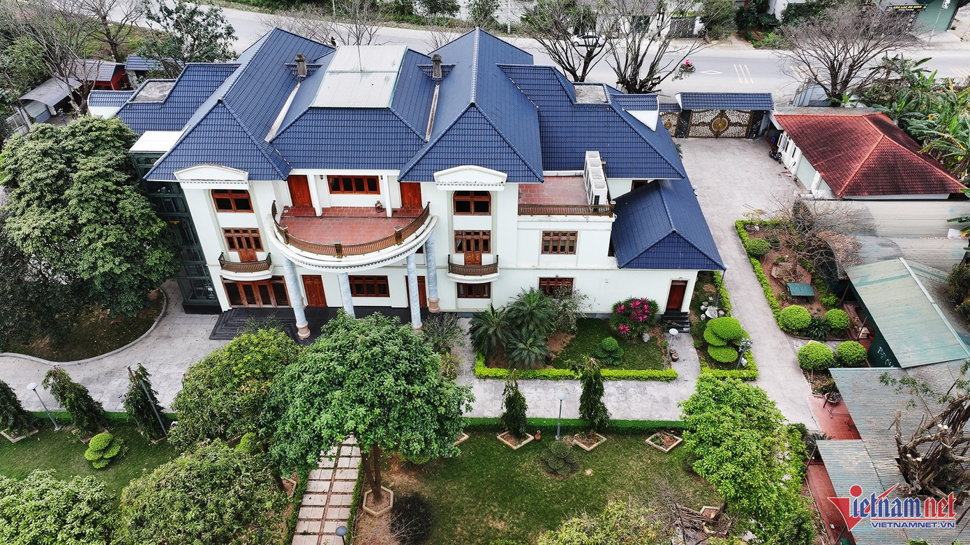 Khuôn viên phía sau căn biệt phủ. Ảnh: Đức Hoàng.