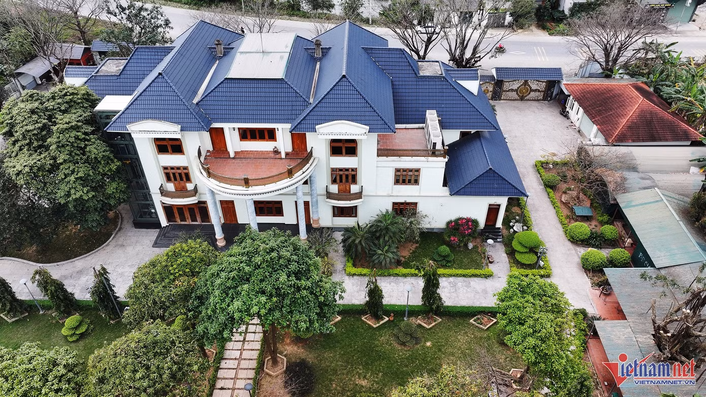Khuôn viên phía sau căn biệt phủ. Ảnh: Đức Hoàng.