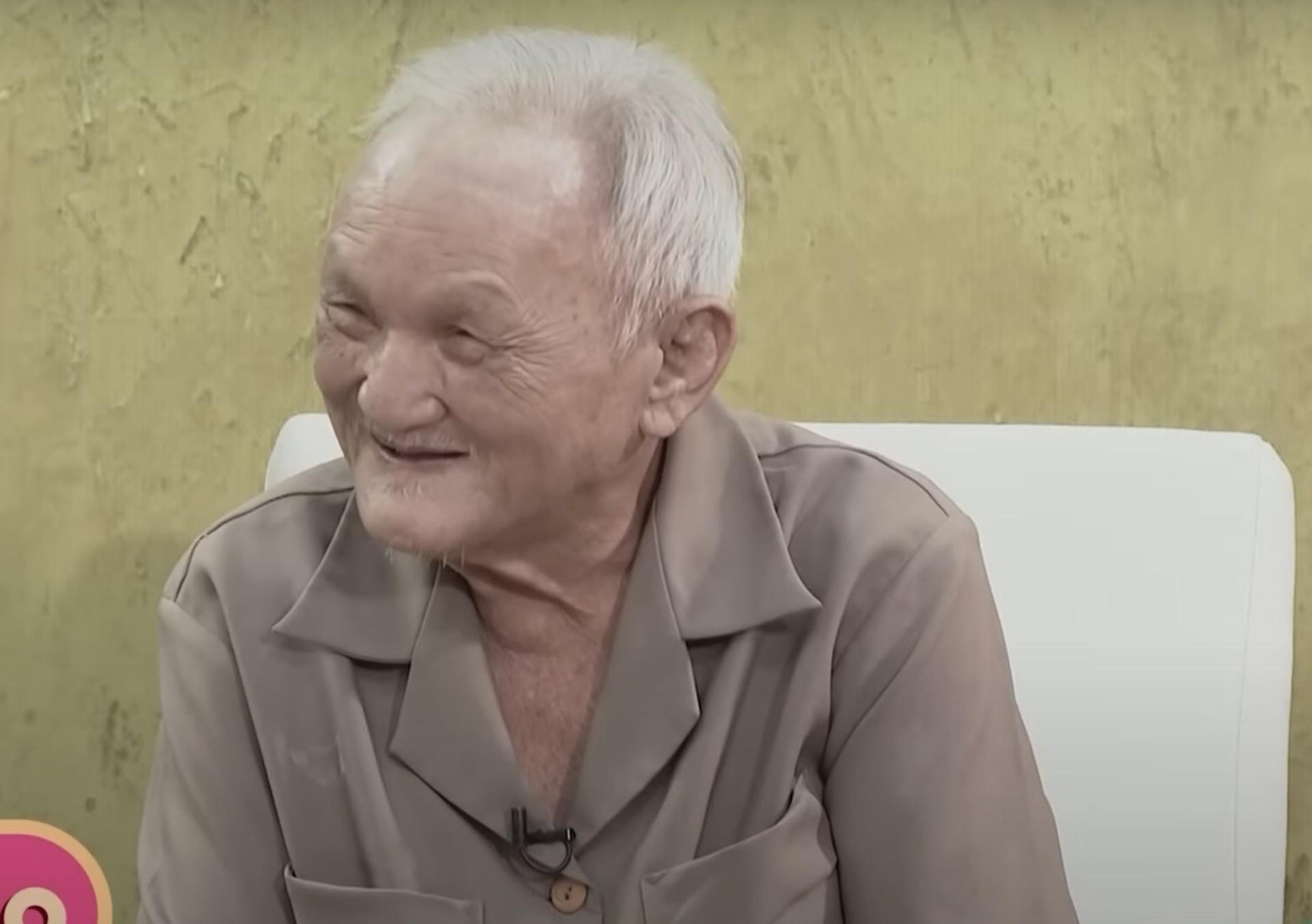 Ông Chí rất hóm hỉnh, minh mẫn. Ông Chí rất hóm hỉnh, minh mẫn.