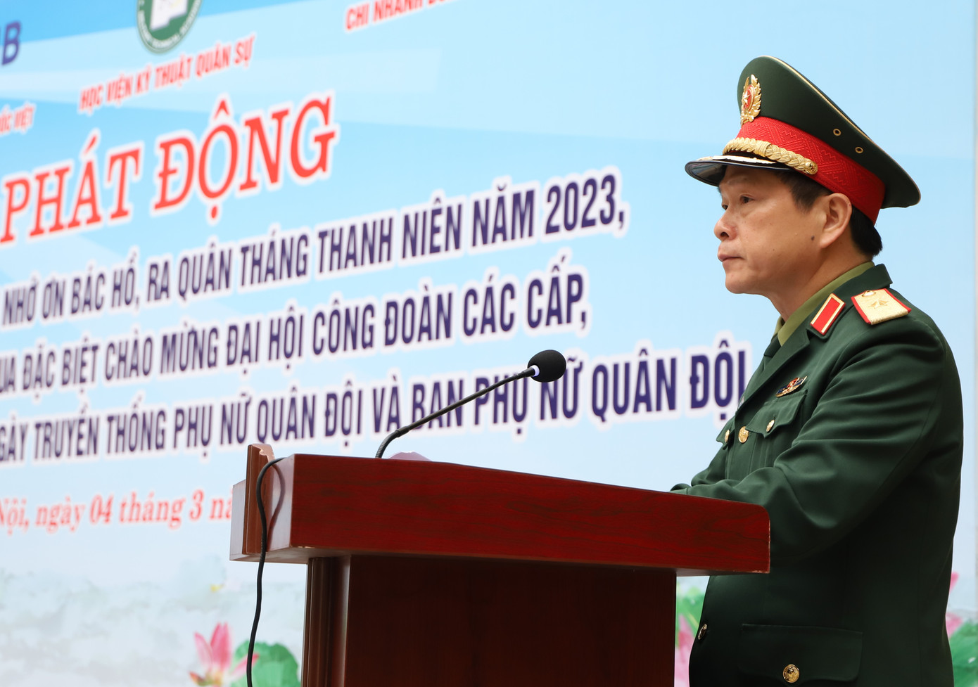 Thiếu tướng Trần Văn Thưởng - Bí thư Đảng ủy, Chính ủy Học viện KTQS phát biểu tại chương trình. Thiếu tướng Trần Văn Thưởng - Bí thư Đảng ủy, Chính ủy Học viện KTQS phát biểu tại chương trình.