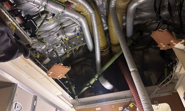 Chiếc máy bay gặp sự cố khi đang chở 211 hành khách và 18 phi hành đoàn. Singapore Airlines xác nhận sự việc trên đã khiến một người tử vong và nhiều người bị thương. Ảnh: Reuters.