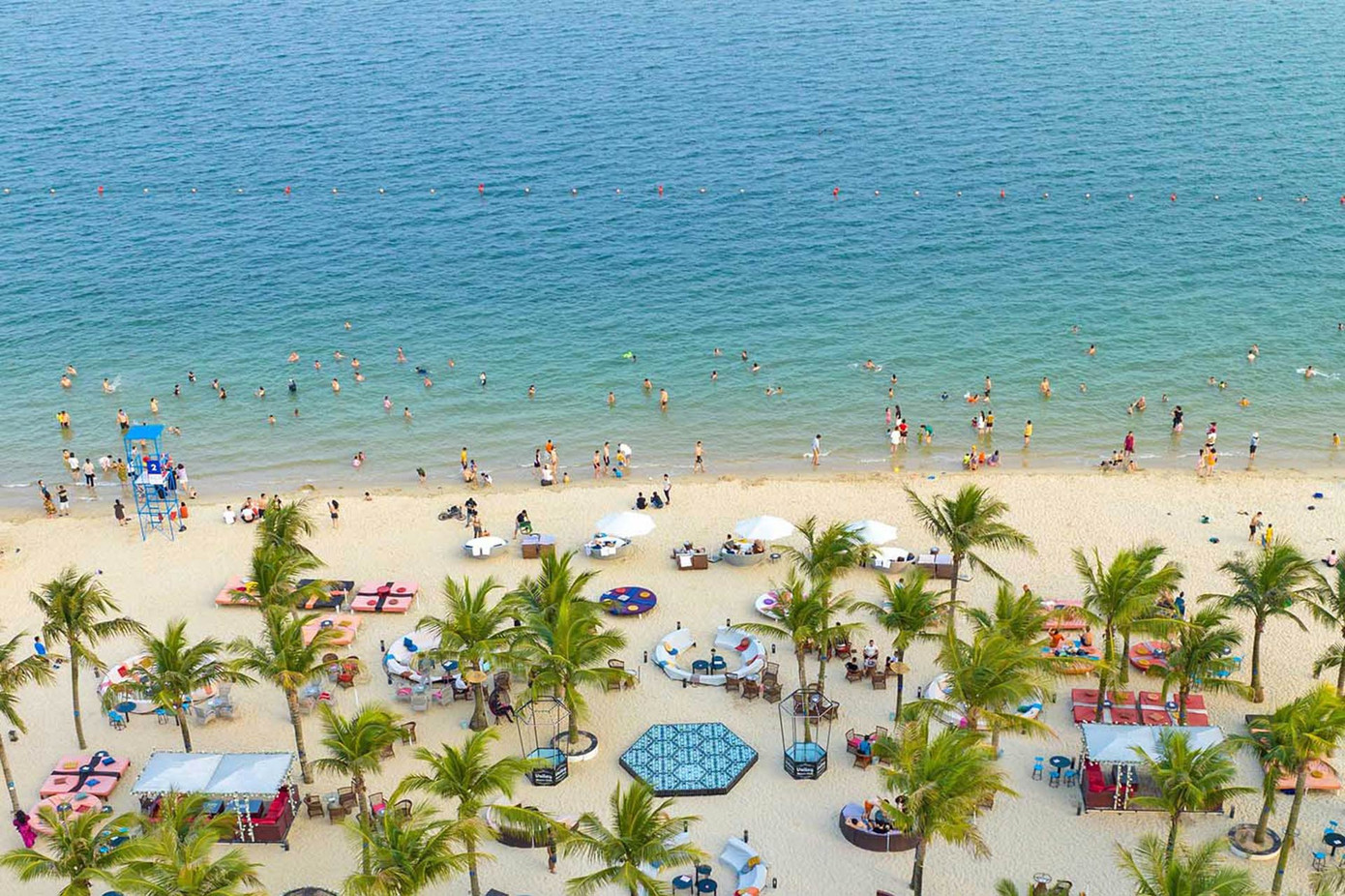 Hạ Long là địa điểm du lịch biển được đông đảo du khách chọn lựa khi mùa hè đến. (Ảnh: The Bay - Ha Long Homestay)