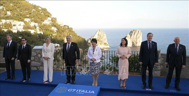Ngoại trưởng Nhóm G7 chụp ảnh chung tại đảo Capri, Italy ngày 19/4/2024. Ảnh: AFP/TTXVN