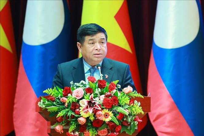 Bộ trưởng Bộ Kế hoạch và Đầu tư, Chủ tịch Ủy ban hợp tác Việt Nam - Lào Nguyễn Chí Dũng phát biểu. Ảnh: Dương Giang/TTXVN