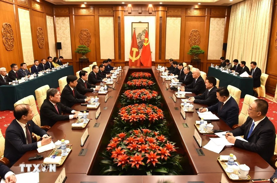 Chiều 11/10, Đoàn công tác Đảng Cộng sản Việt Nam hội đàm với đoàn đại biểu Đảng Cộng sản Trung Quốc do đồng chí Thái Kỳ - Ủy viên Thường vụ Bộ Chính trị, Bí thư Ban Bí thư Đảng Cộng sản Trung Quốc dẫn đầu. (Ảnh: Thành Dương/TTXVN)