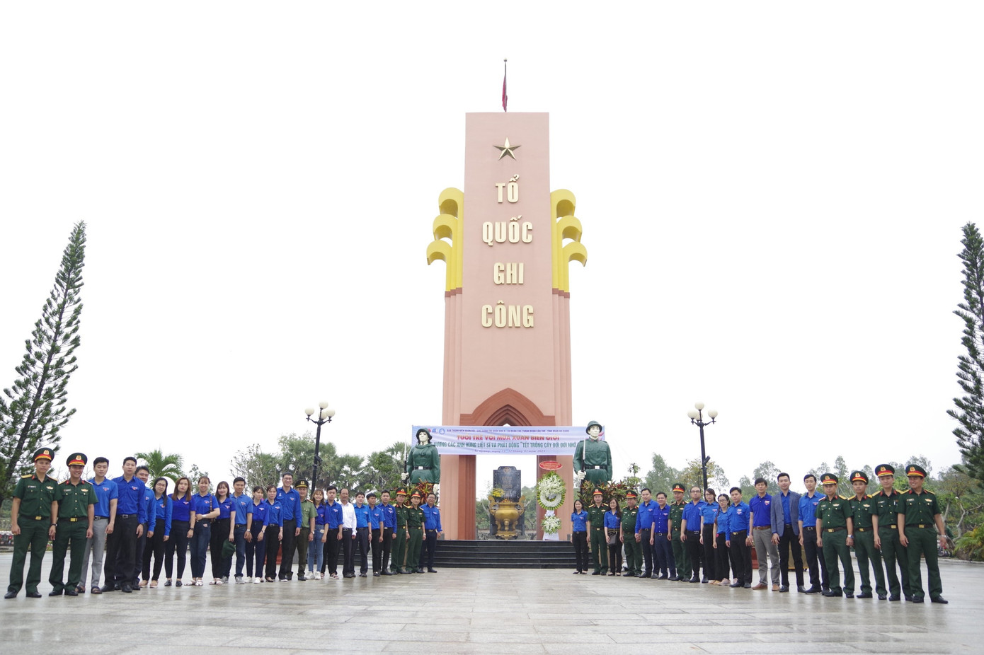 Đồng thời, phối hợp cùng địa phương thực hiện hiệu quả chính sách an sinh xã hội giúp các em học sinh, gia đình có hoàn cảnh khó khăn khu vực biên giới của tỉnh được đón Tết vui xuân đầm ấm.