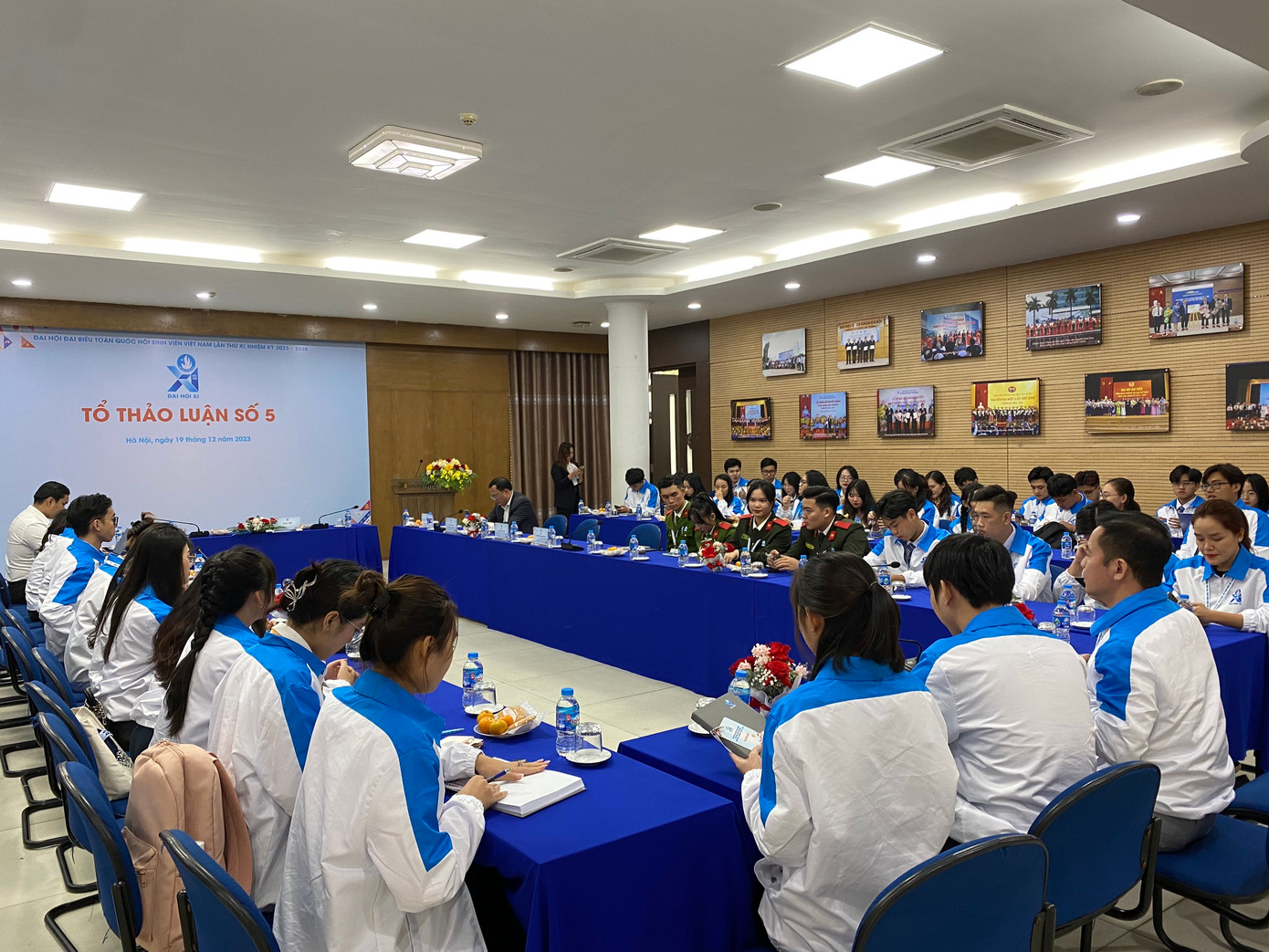 Toàn cảnh buổi thảo luận Toàn cảnh buổi thảo luận