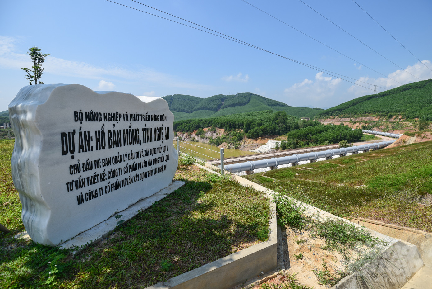 Hồ chứa nước Bản Mồng là công trình thủy lợi lớn nhất Nghệ An.