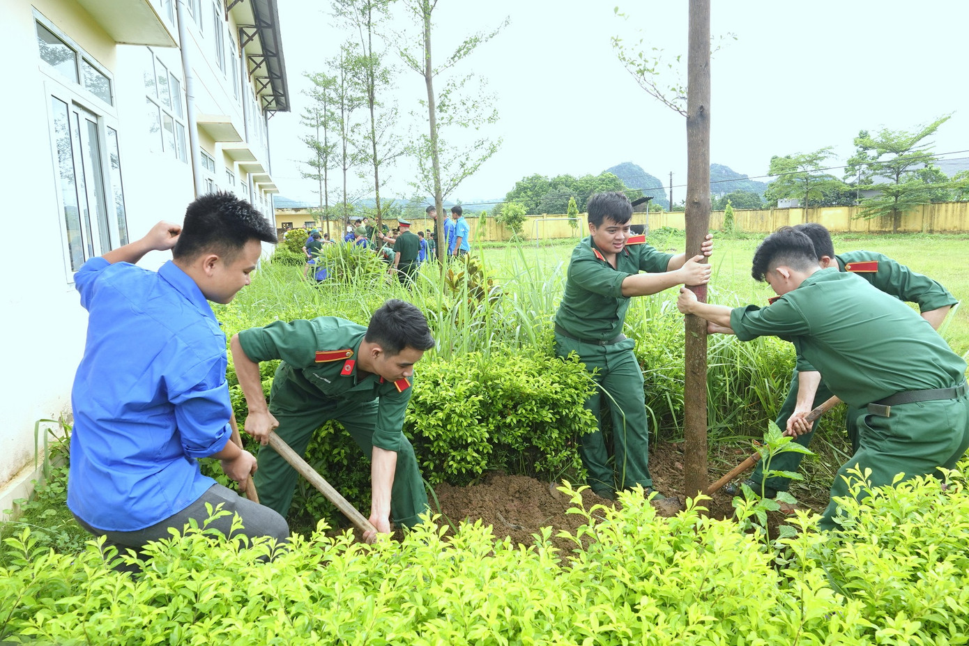 Tuổi trẻ Học viện Quân y tham gia Chiến dịch Thanh niên tình nguyện Hè 2023, tại tỉnh Hòa Bình.