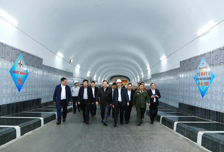 Đoàn công tác đã tới kiểm tra tình hình sản xuất kinh doanh, công tác cung ứng điện năm 2024 tại Công ty Thủy điện Hòa Bình.