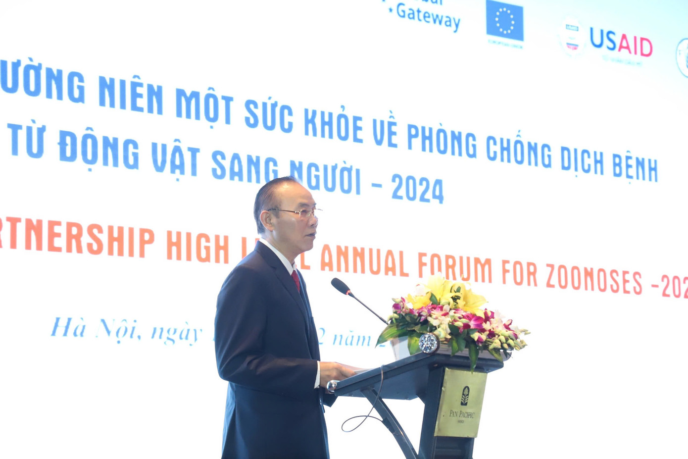 Thứ trưởng Phùng Đức Tiến phát biểu tại diễn đàn Thứ trưởng Phùng Đức Tiến phát biểu tại diễn đàn