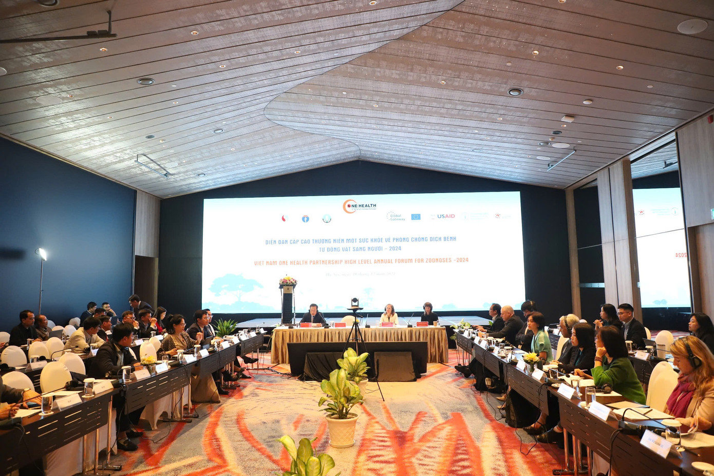 Các đại biểu dự diễn đàn. Ảnh: T. Huyền Các đại biểu dự diễn đàn. Ảnh: T. Huyền