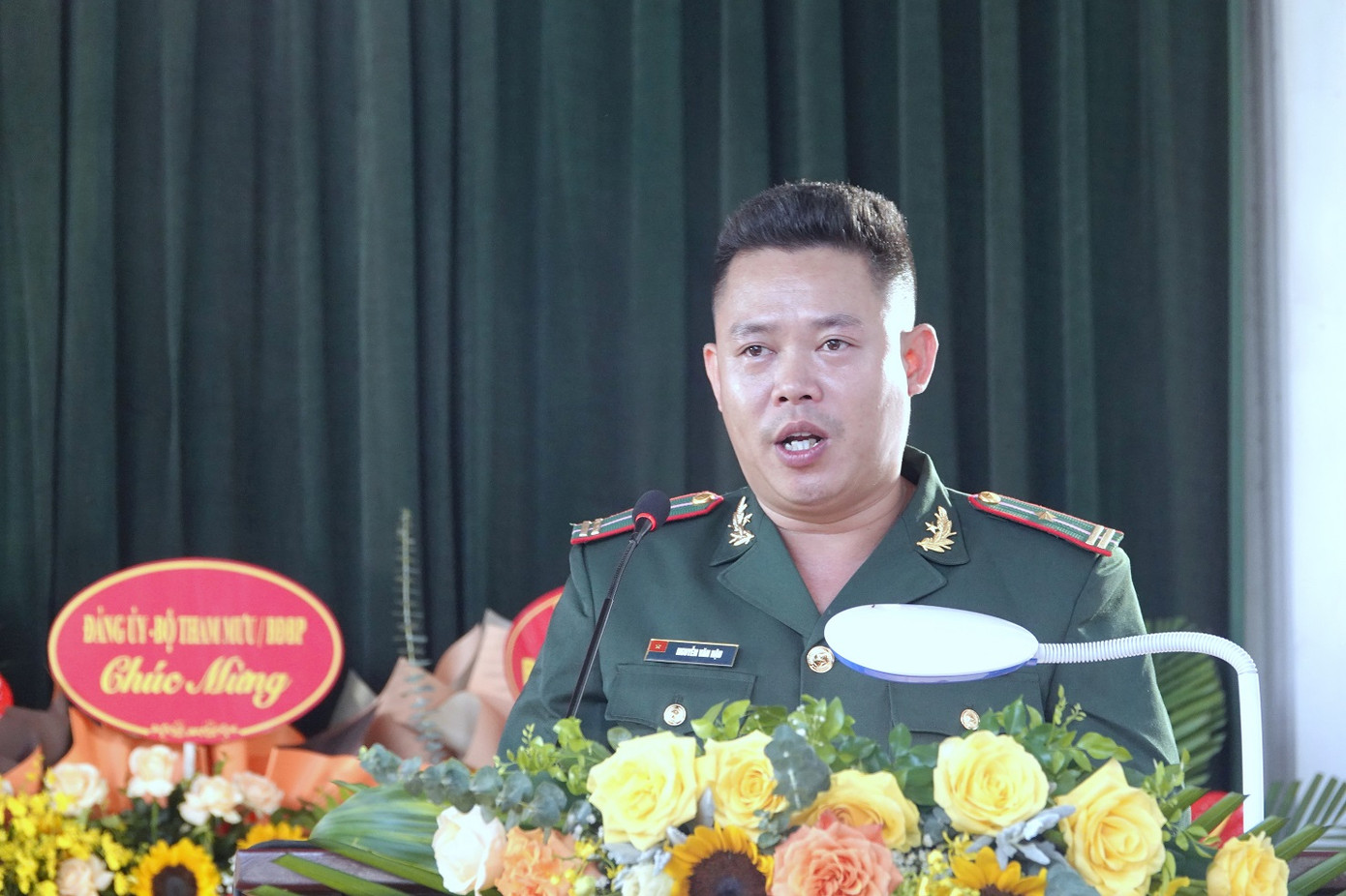 Thiếu tá quân nhân chuyên nghiệp Nguyễn Văn Hậu - HLV Điền kinh, đại diện cho thế hệ trẻ nêu quyết tâm tiếp tục noi gương, phát huy truyền thống vẻ vang của Đoàn TDTT BĐBP. Thiếu tá quân nhân chuyên nghiệp Nguyễn Văn Hậu - HLV Điền kinh, đại diện cho thế hệ trẻ nêu quyết tâm tiếp tục noi gương, phát huy truyền thống vẻ vang của Đoàn TDTT BĐBP.