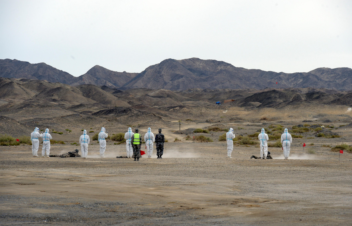 Đội tuyển Hóa học QĐND Việt Nam đã có một ngày thi đấu với phong độ xuất sắc trong điều kiện thời tiết và thao trường nhiều gió. Ảnh: Kiên Cường Đội tuyển Hóa học QĐND Việt Nam đã có một ngày thi đấu với phong độ xuất sắc trong điều kiện thời tiết và thao trường nhiều gió. Ảnh: Kiên Cường