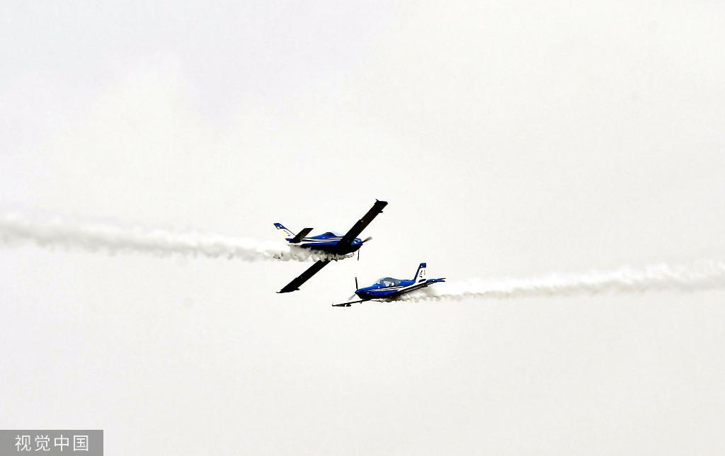 Các đội bay biểu diễn nổi tiếng thế giới xuất hiện trên bầu trời Tứ Xuyên ảnh 2