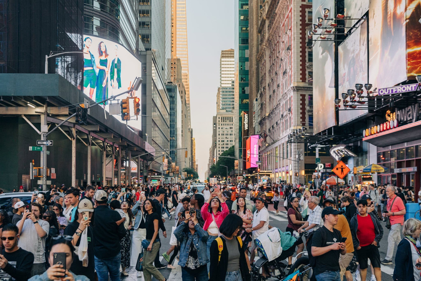 Sự kiện thu hút sự chú ý của nhiều người dân địa phương và du khách. Ảnh: New York Times. Sự kiện thu hút sự chú ý của nhiều người dân địa phương và du khách. Ảnh: New York Times.