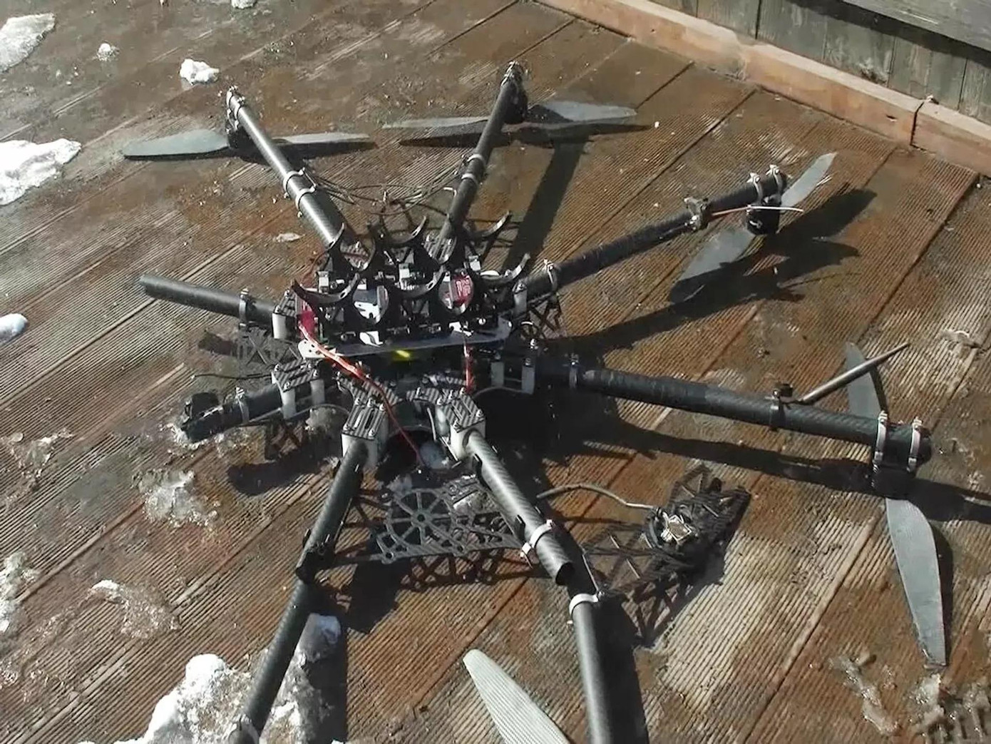 Máy bay không người lái của Ukraine bị Nga bắn hạ. Ảnh: Sputnik Máy bay không người lái của Ukraine bị Nga bắn hạ. Ảnh: Sputnik